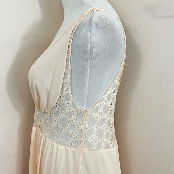 Vintage 70’s Peach Nylon & Lace Maxi NightGown Plunging Neckline L - Picture 6 of 10